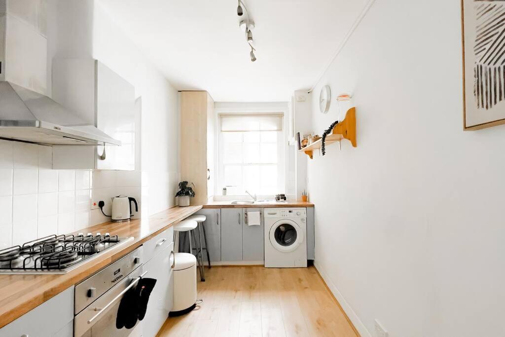 Bright & Contemporary Shoreditch Apartment London